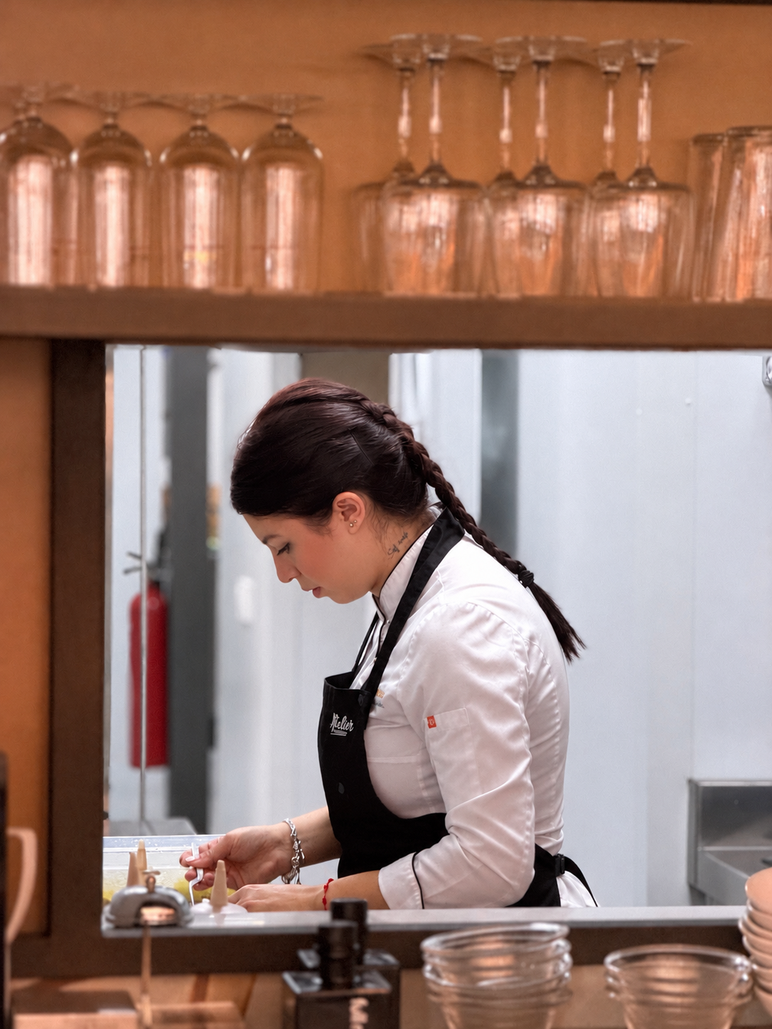 Ana trabajando en el obrador